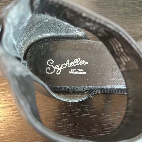 Seychelles Honeysuckle Sandal, Size 8 - Picture 5 of 6